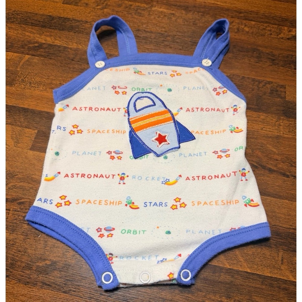 Vintage 80s boys summer romper.  Rockets, astronaut.  Soft and comfy.  0/3 mo